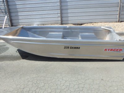 Stacer 320 Skimma
