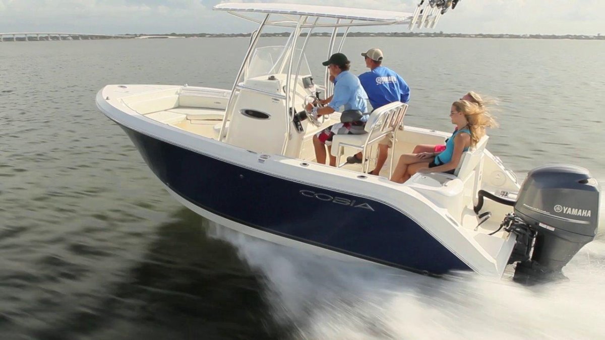 Cobia 201 Centre Console