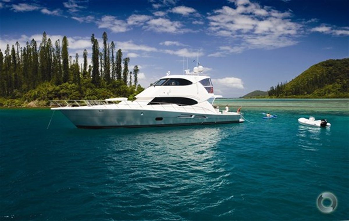 Riviera 77 Enclosed Flybridge