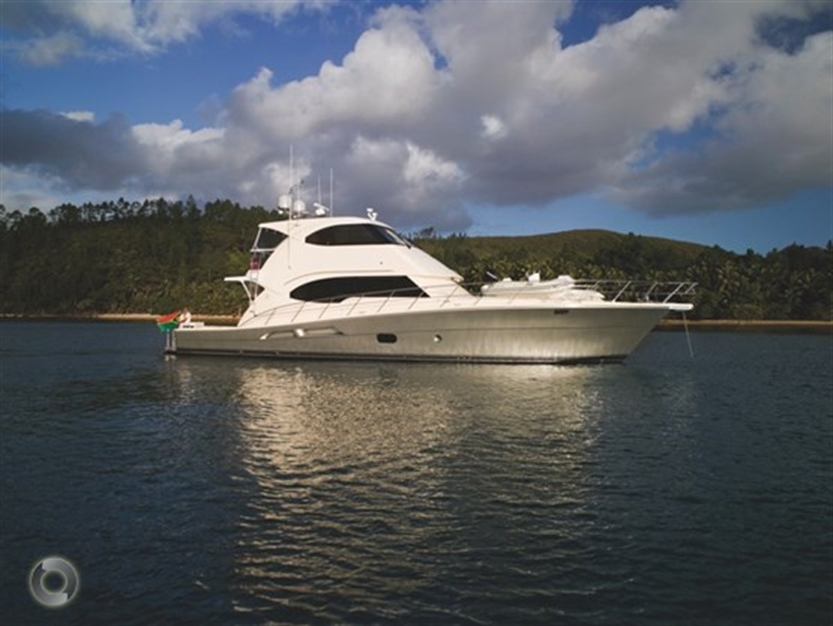 Riviera 77 Enclosed Flybridge