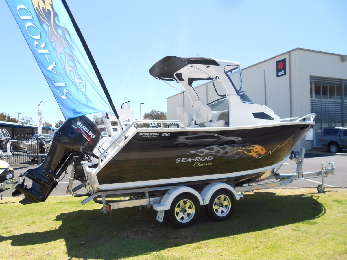 Formosa 580 Centre Cabin