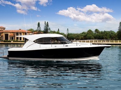 Riviera 3600 Sport Yacht