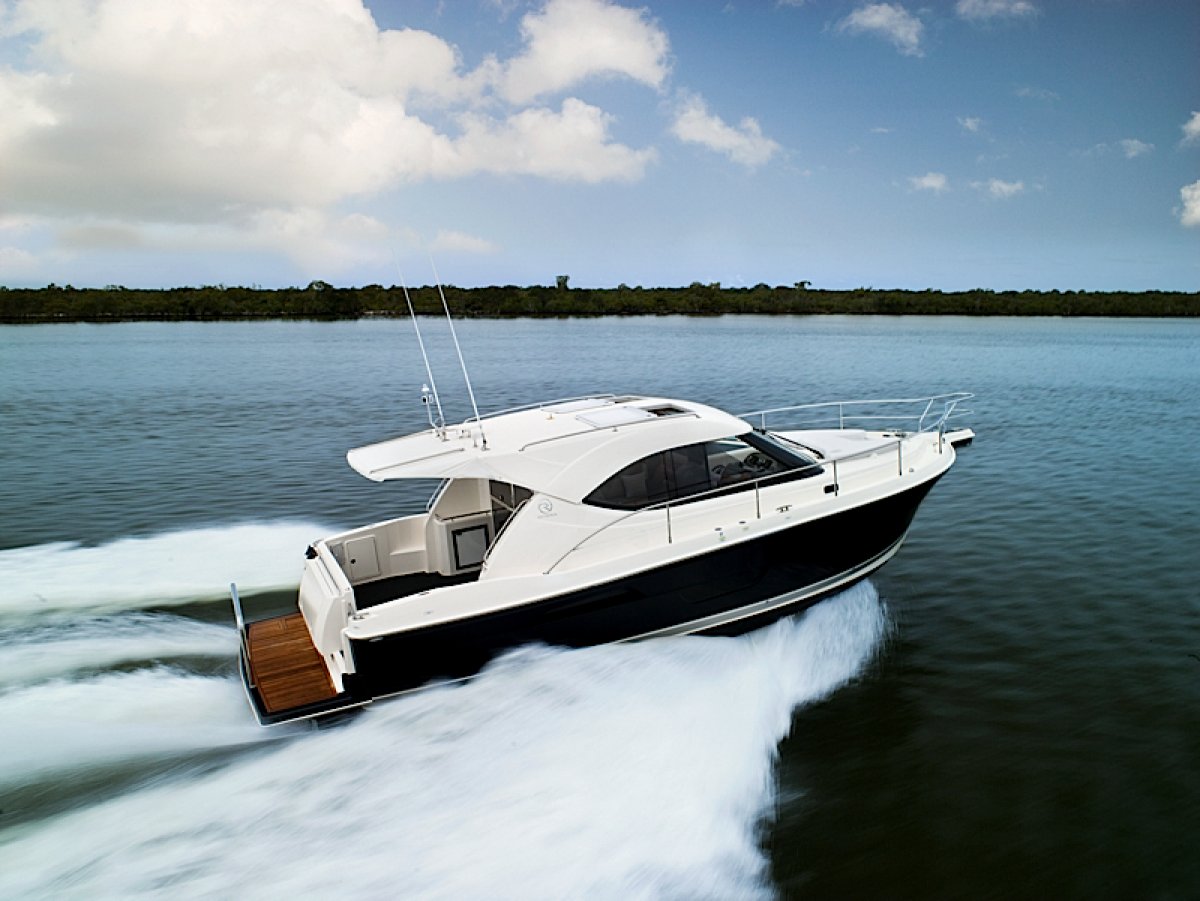 Riviera 3600 Sport Yacht
