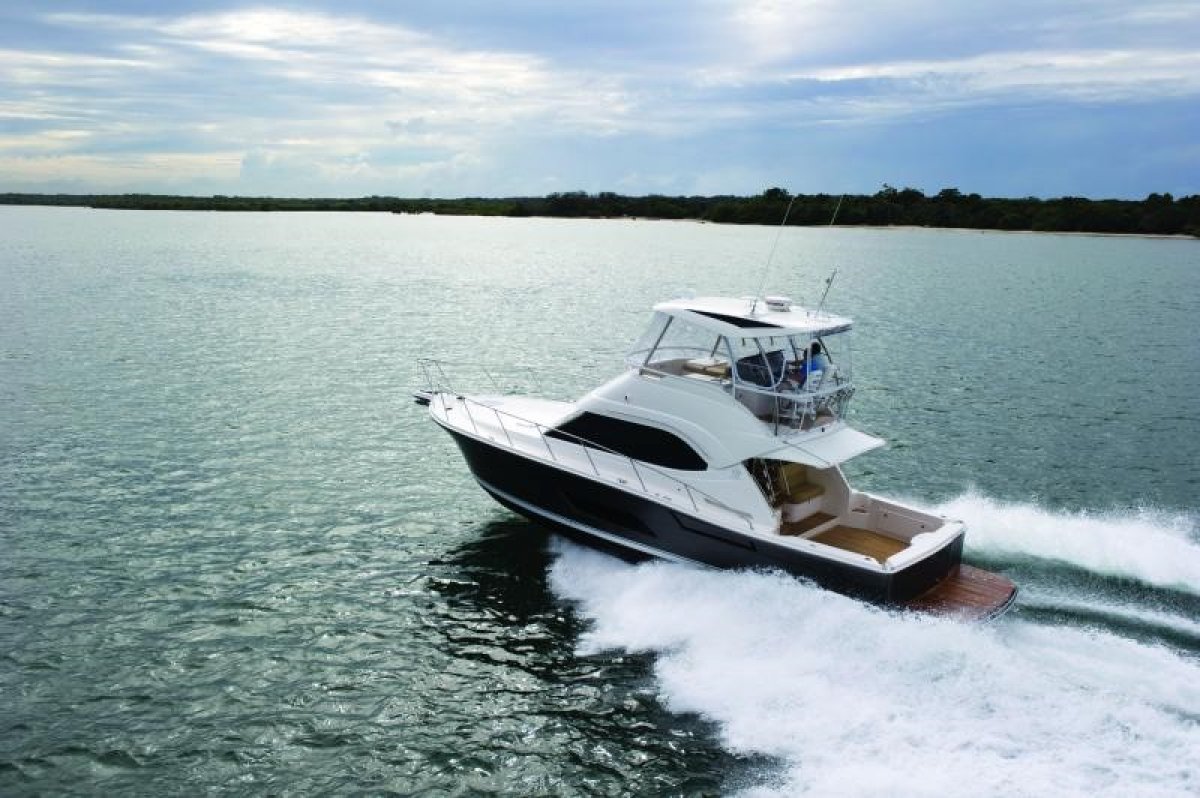 Riviera 43 Flybridge