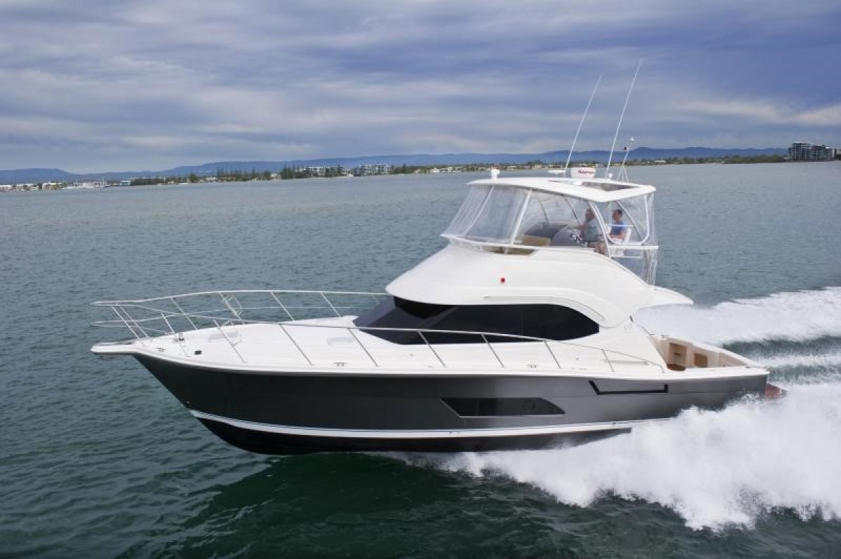 Riviera 43 Flybridge