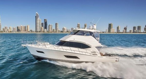 Riviera 52 Enclosed Flybridge
