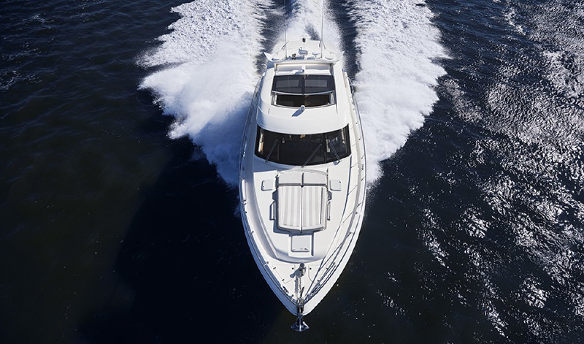 riviera 5400 sport yacht boat test