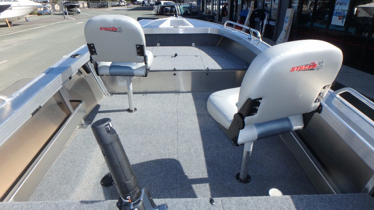 2017 Stacer 429 Outlaw Tiller Steer | Boat Research | Boats Online