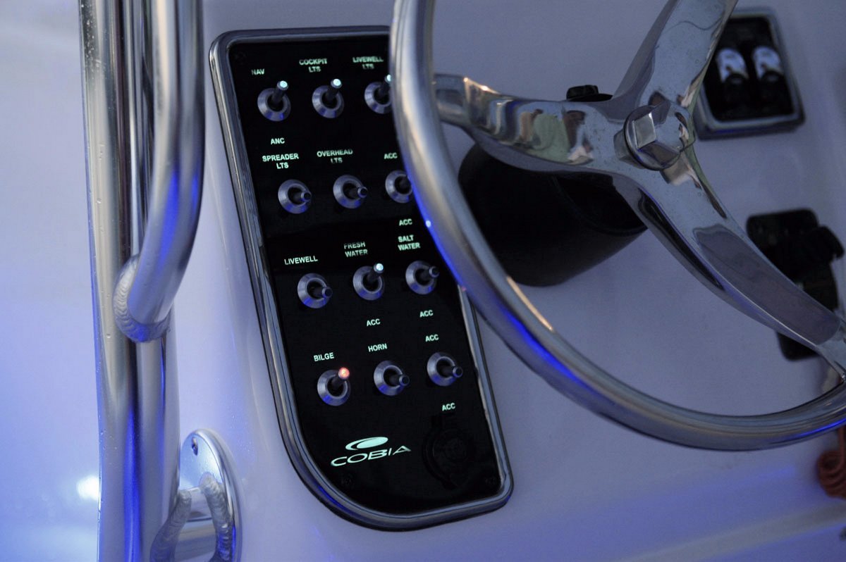 Cobia 220 Centre Console