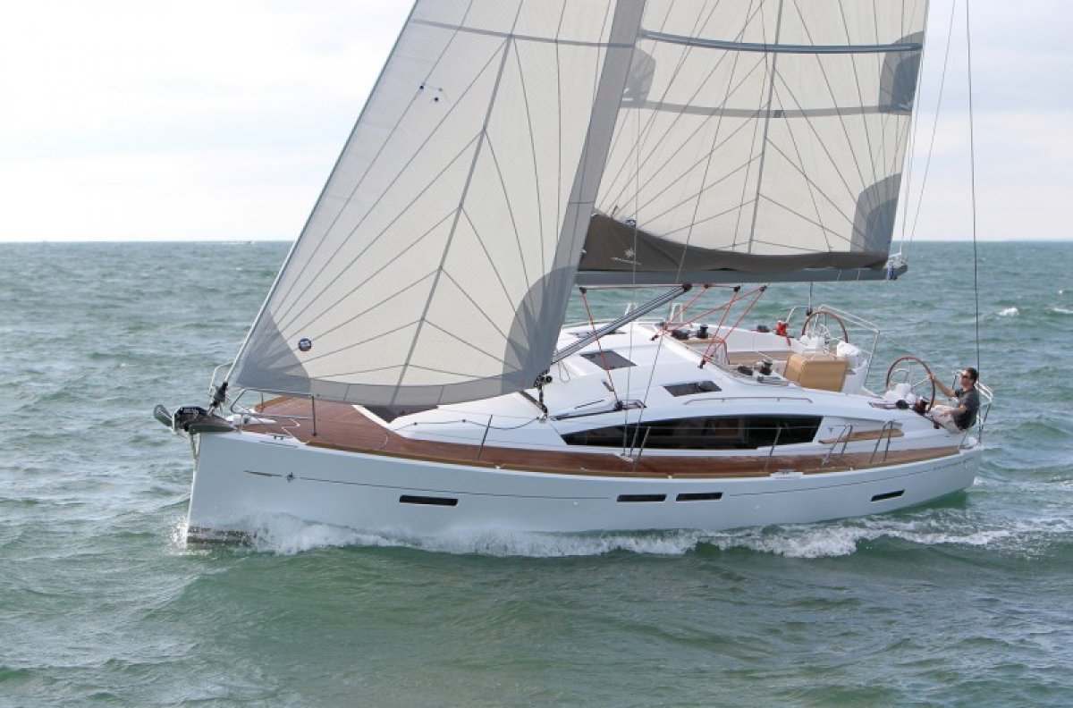 Jeanneau 41 Deck Saloon