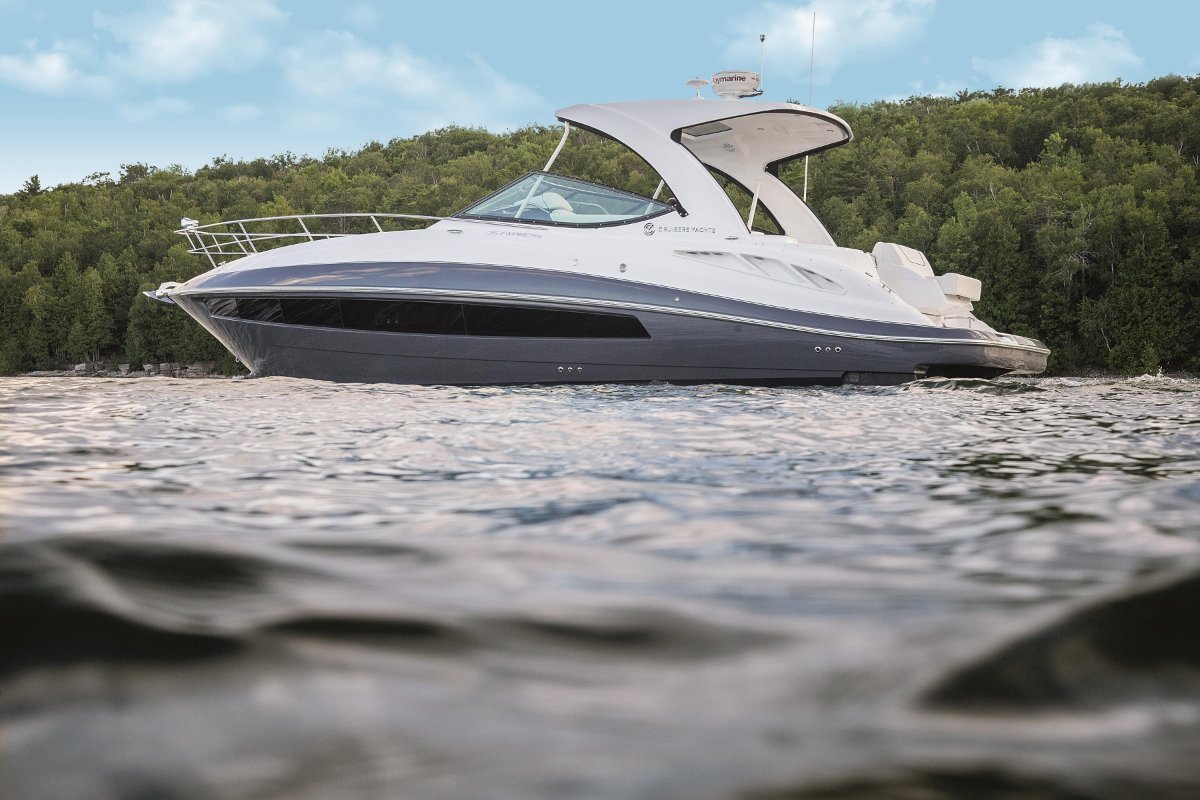 Cruisers Yachts 350 Express