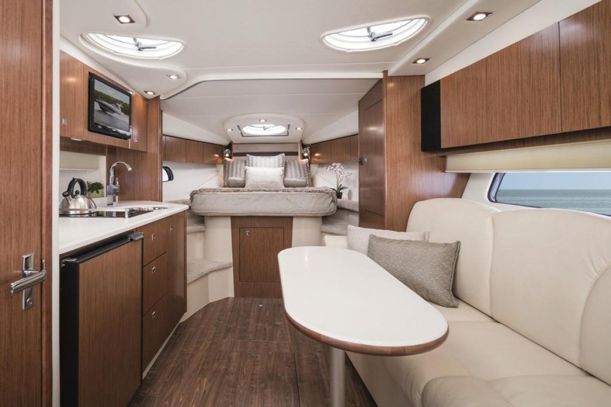 Cruisers Yachts 350 Express