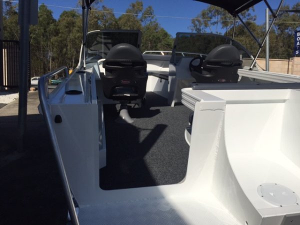 Aquamaster 5.30 Bow Rider
