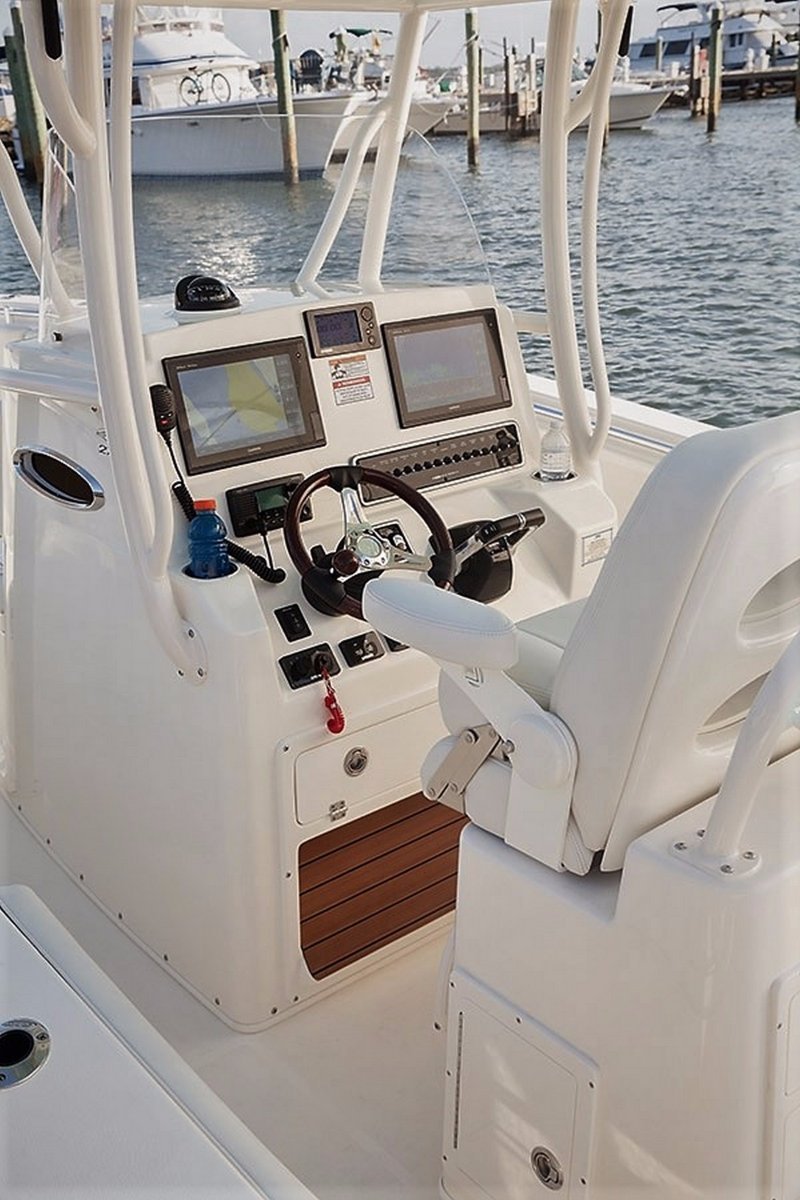 Cobia 277 Centre Console
