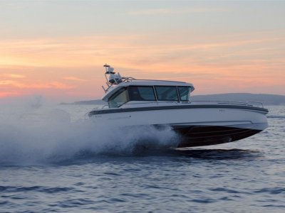 Axopar 28 Cabin