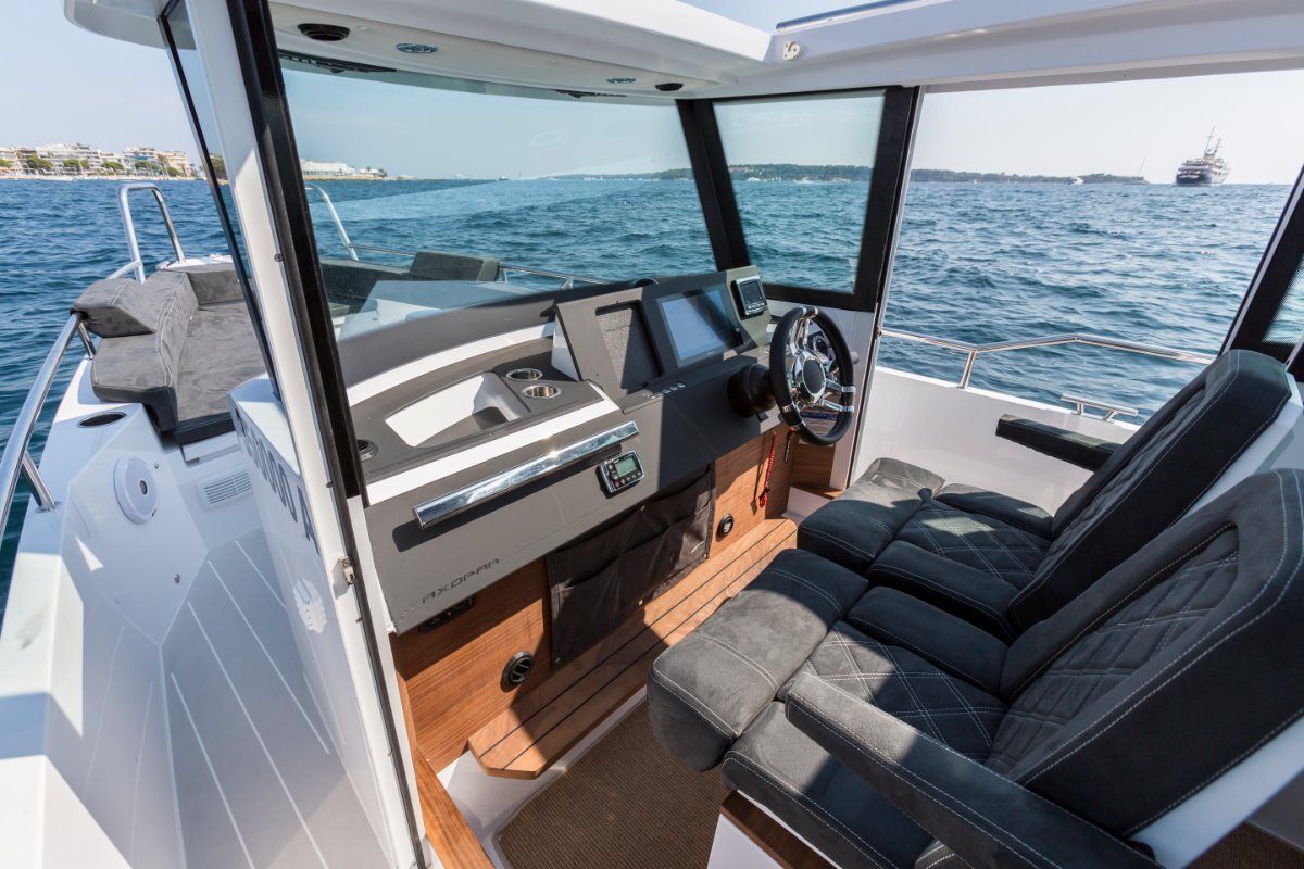 Axopar 28 Cabin