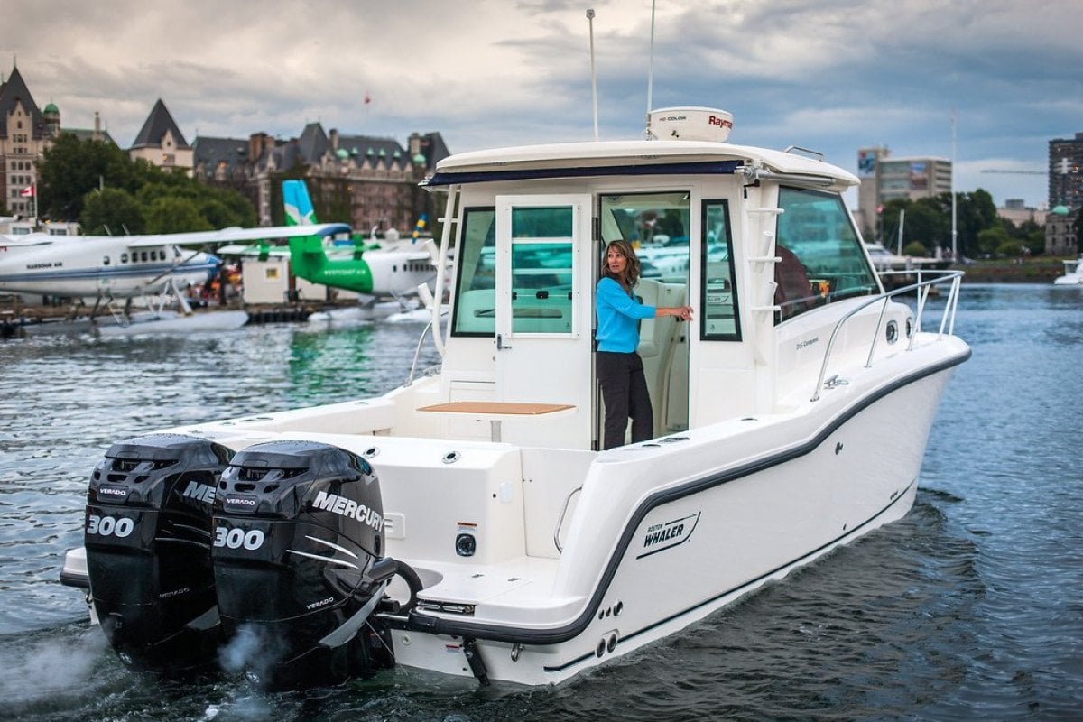 Boston Whaler 315 Conquest Pilothouse