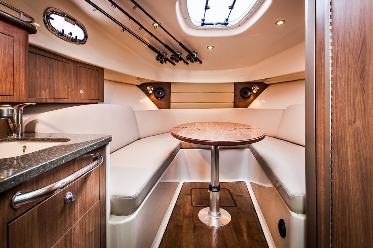 Boston Whaler 315 Conquest Pilothouse