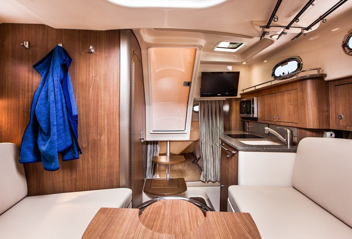 Boston Whaler 315 Conquest Pilothouse