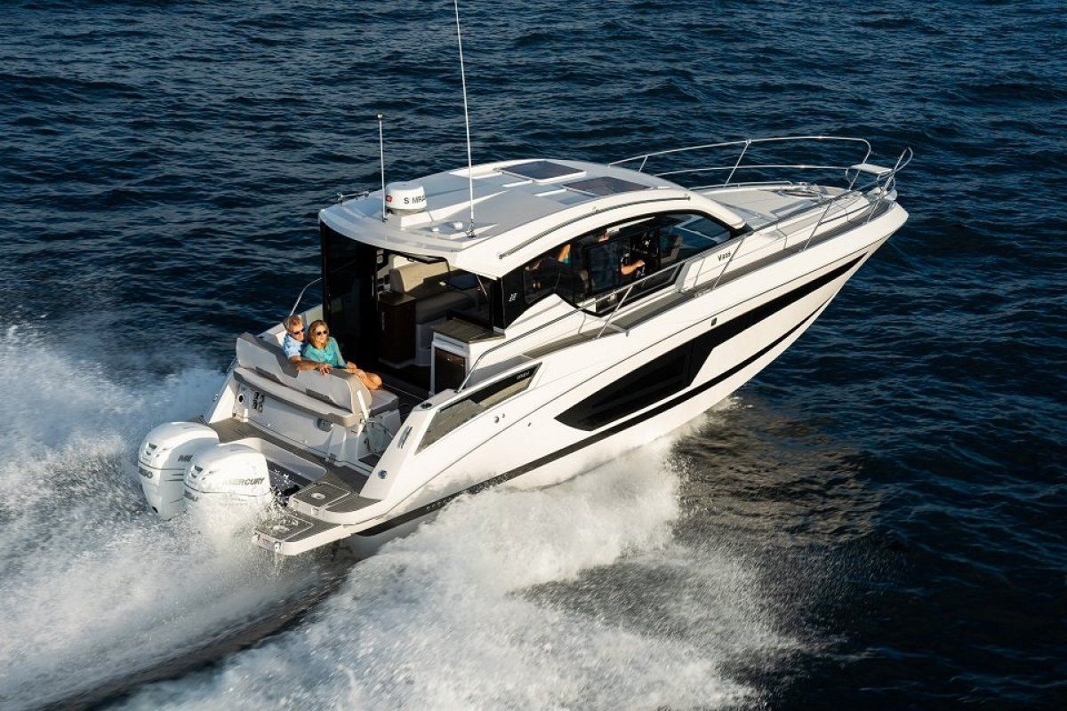Four Winns Vista 355 Coupe OB