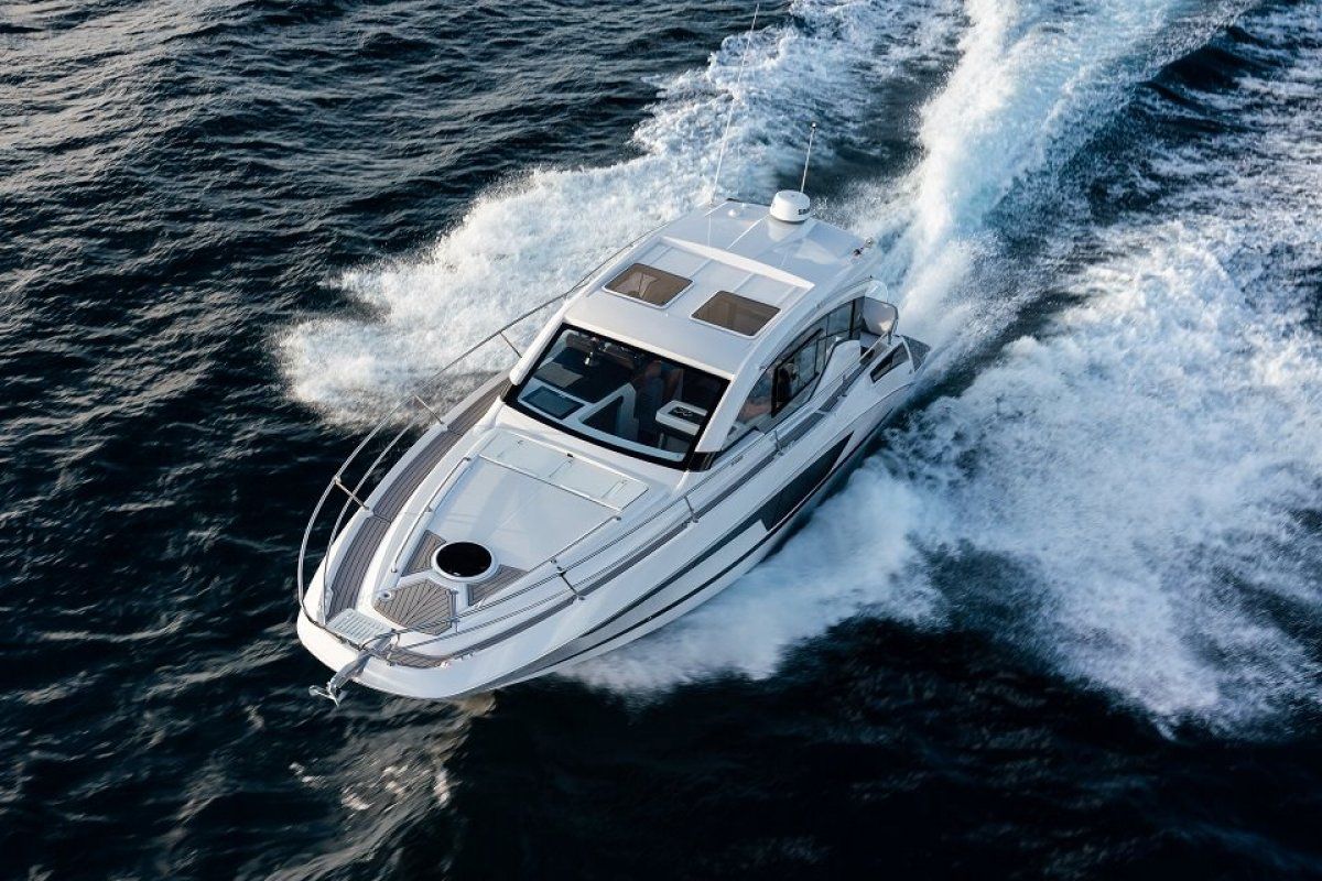 Four Winns Vista 355 Coupe OB