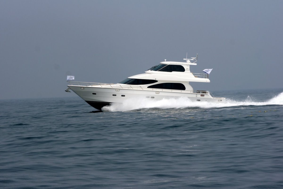 Horizon Yacht E65