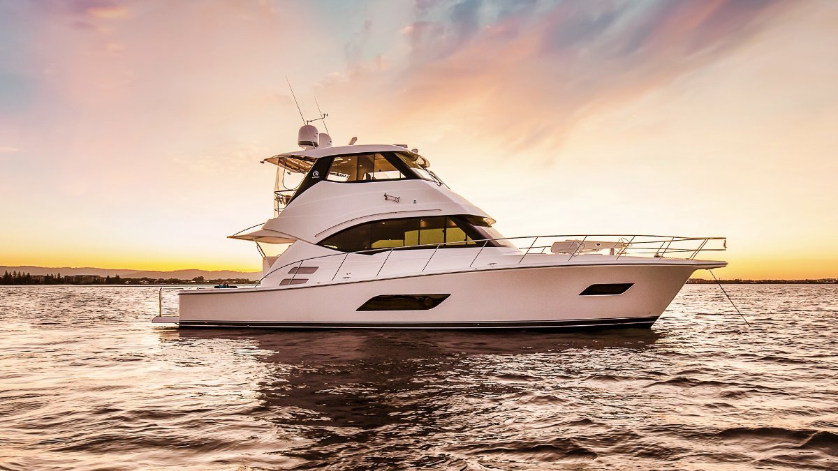 Riviera 52 Enclosed Flybridge