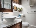 Riviera 5400 Sport Yacht:Designer Bathrooms