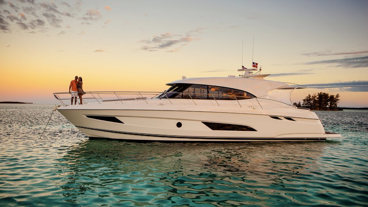 Riviera 5400 Sport Yacht