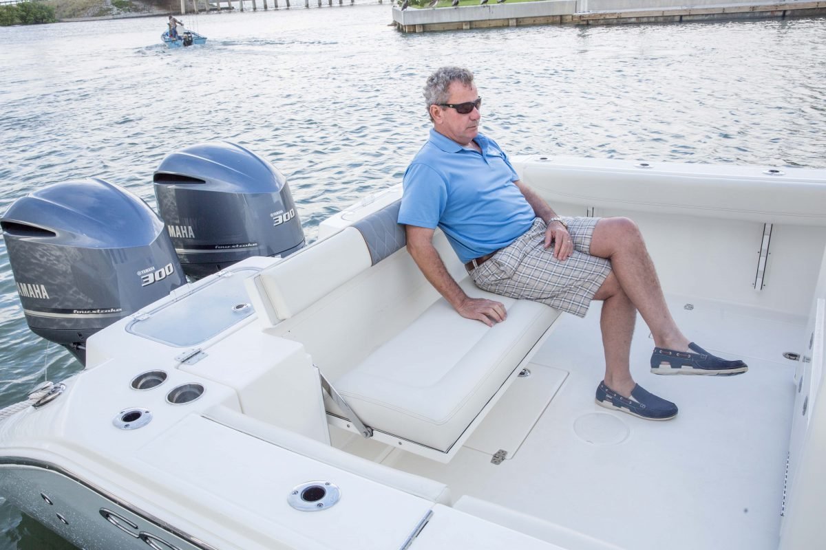 2020 Cobia 320 Centre Console | Boat Research | Yachthub