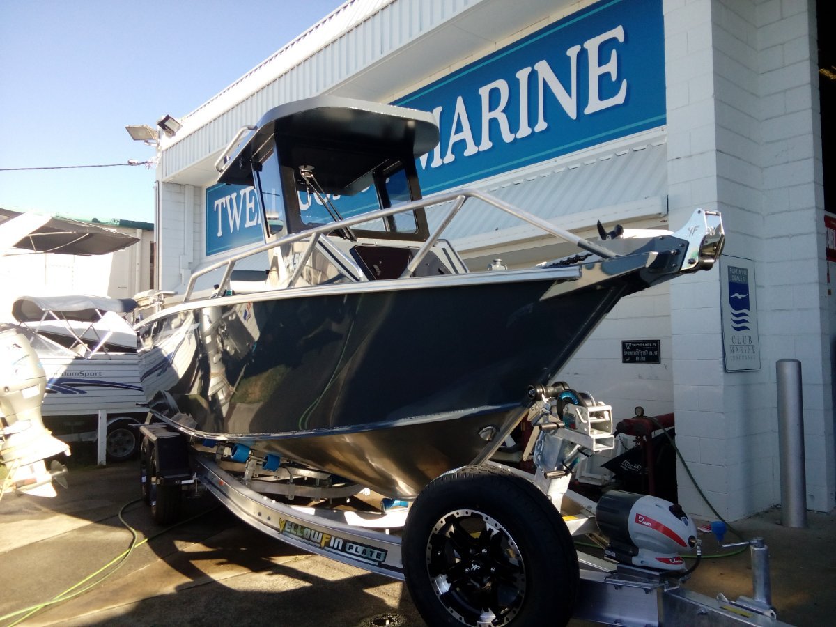 Yellowfin Plate 6500 Centre Cabin Hard Top