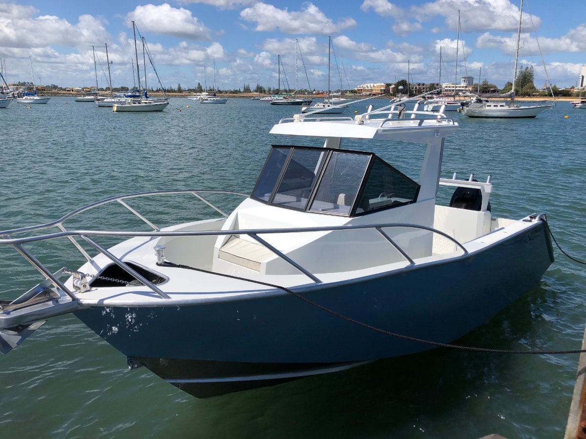 Marineline 650 Centre Cab
