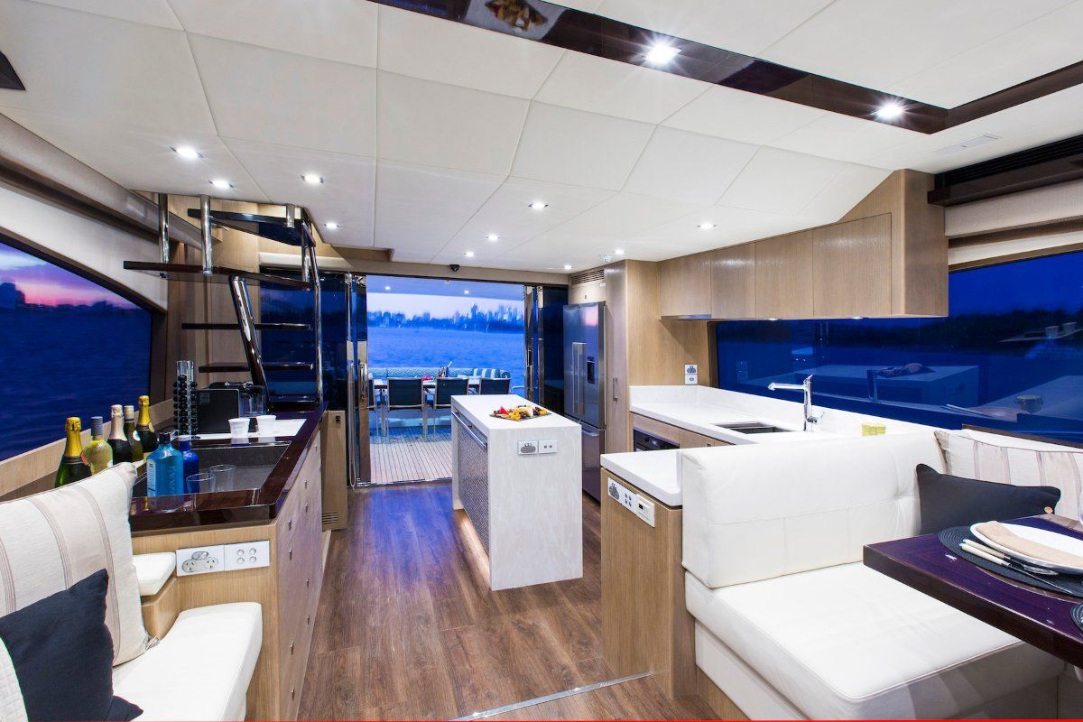 Whitehaven Flybridge 6000