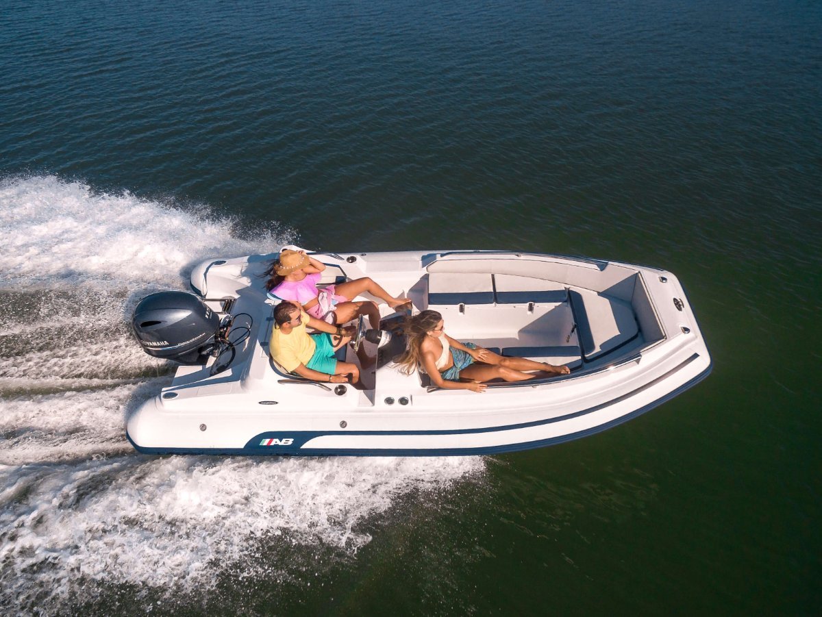 AB Inflatables Nautilus 17 DLX