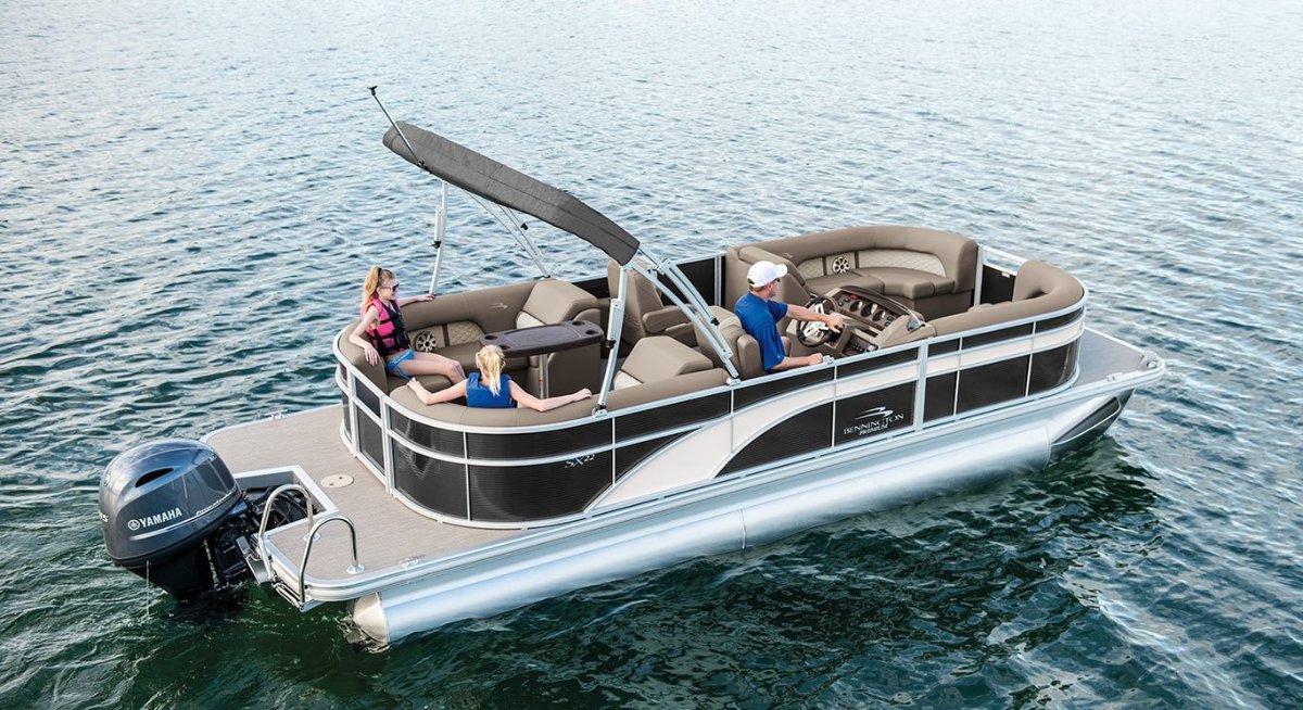 Bennington Pontoon Boat 22SSRX Stern Radius