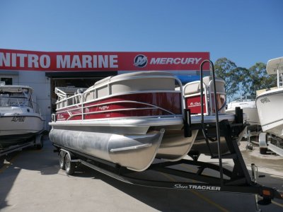 Sun Tracker Party Barge 220 XP3