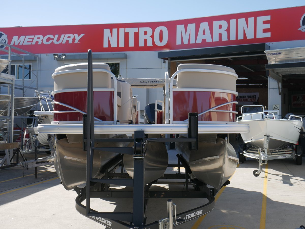 Sun Tracker Party Barge 220 XP3