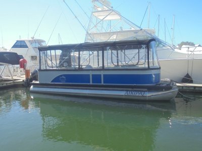 Runaway Bay Pontoon Boats 24 Tri Hull