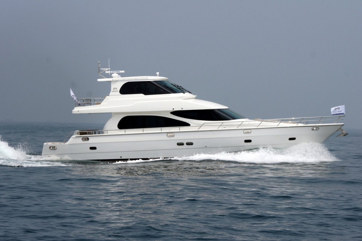 Horizon Yacht E65