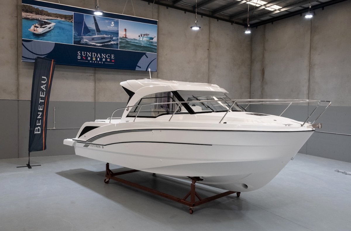 Beneteau Antares 8