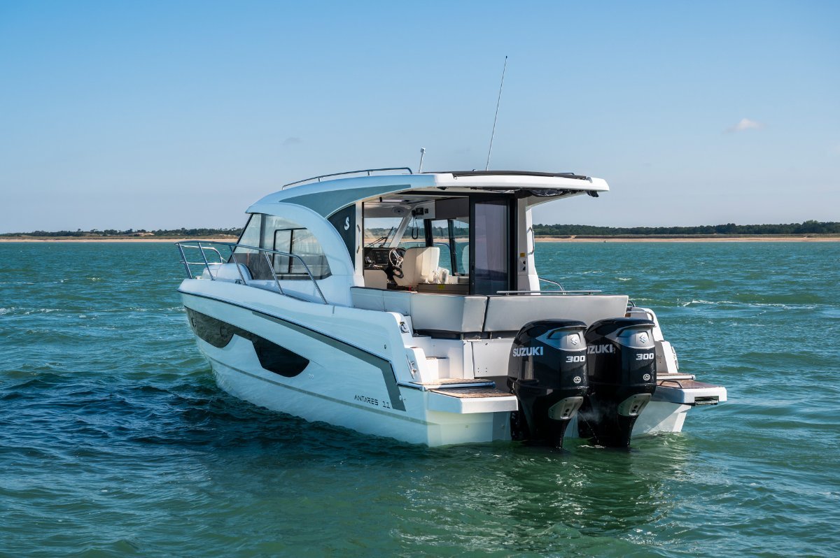 Beneteau Antares 11:Outboards to 2 x  300hp
