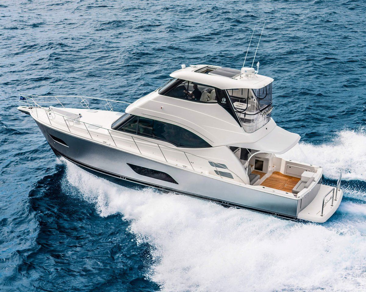 2022 Riviera 54 Enclosed Flybridge | Boat Research | Yachthub