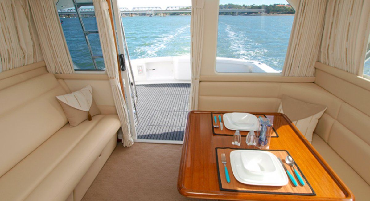 Caribbean 35 Flybridge Cruiser