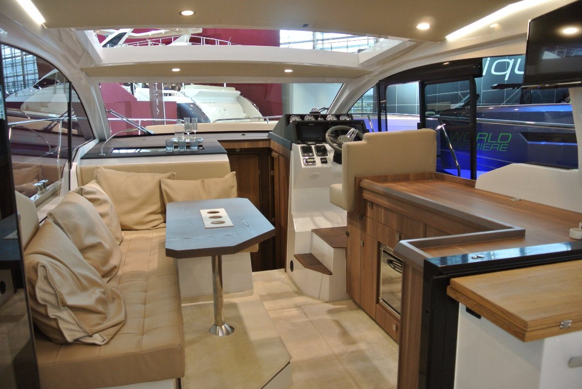 Sealine 330C