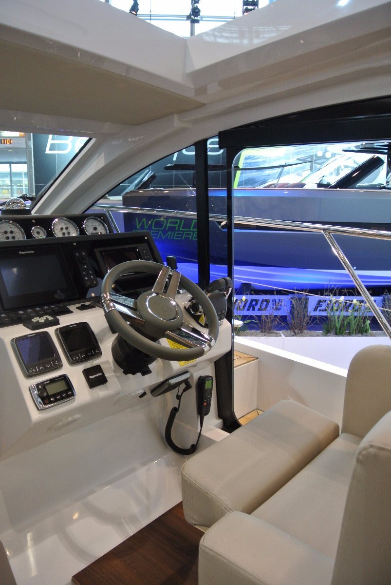 Sealine 330C