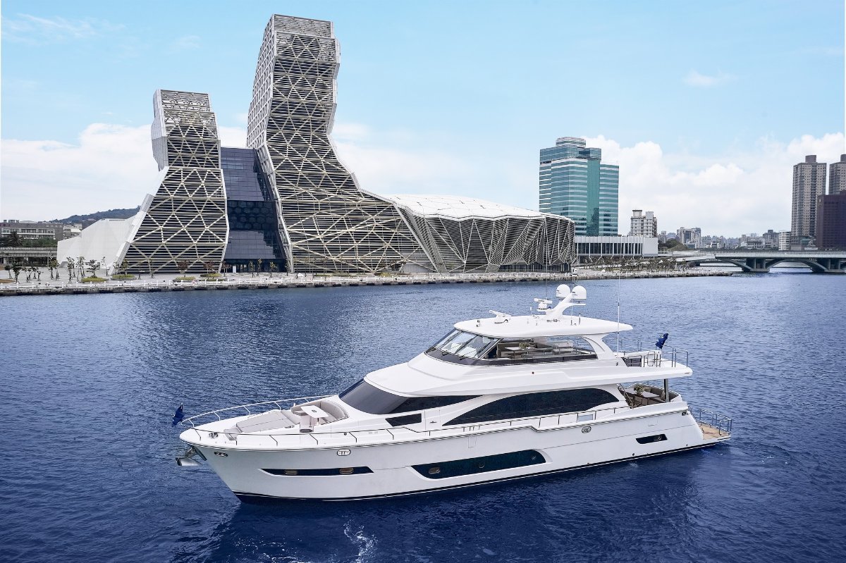 Horizon Yacht E81:Horizon Yacht E81
