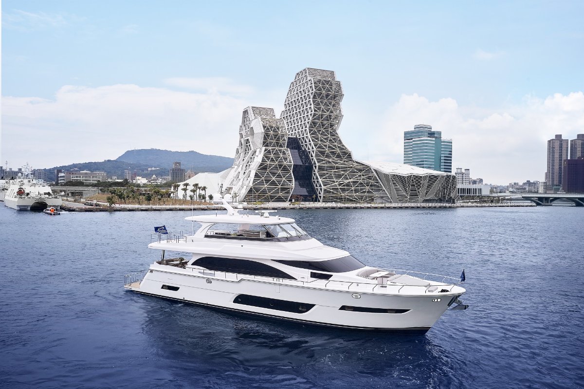 Horizon Yacht E81:Horizon Yacht E81