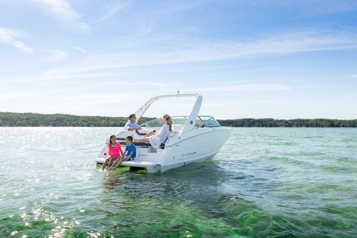 Regal 2200 Fasdeck