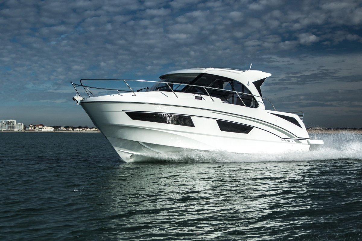Beneteau Antares 9.0 OB:Built to satisfy