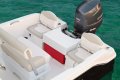 Robalo R160:Flip up seating